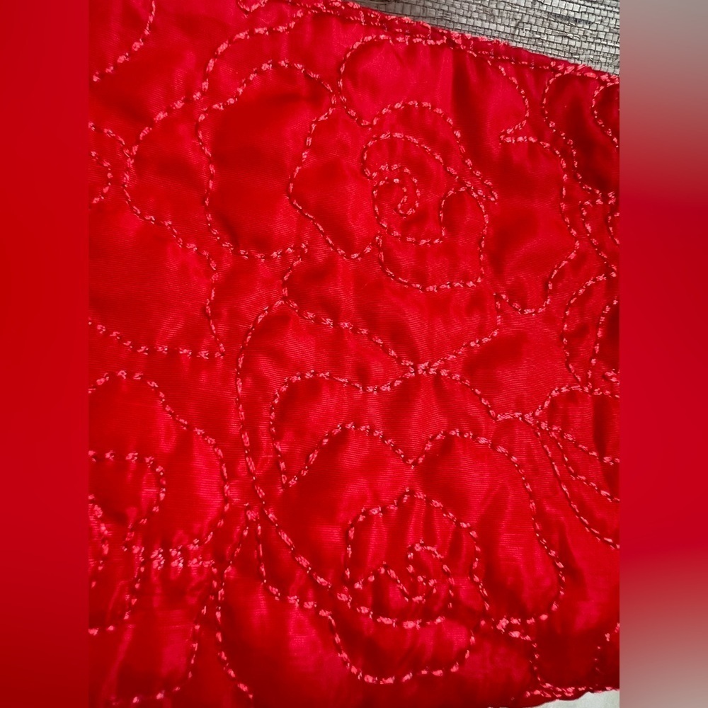 New Anthropologie quilted barrel bag red floral quilt design shoulder cloth - Picture 7 of 17